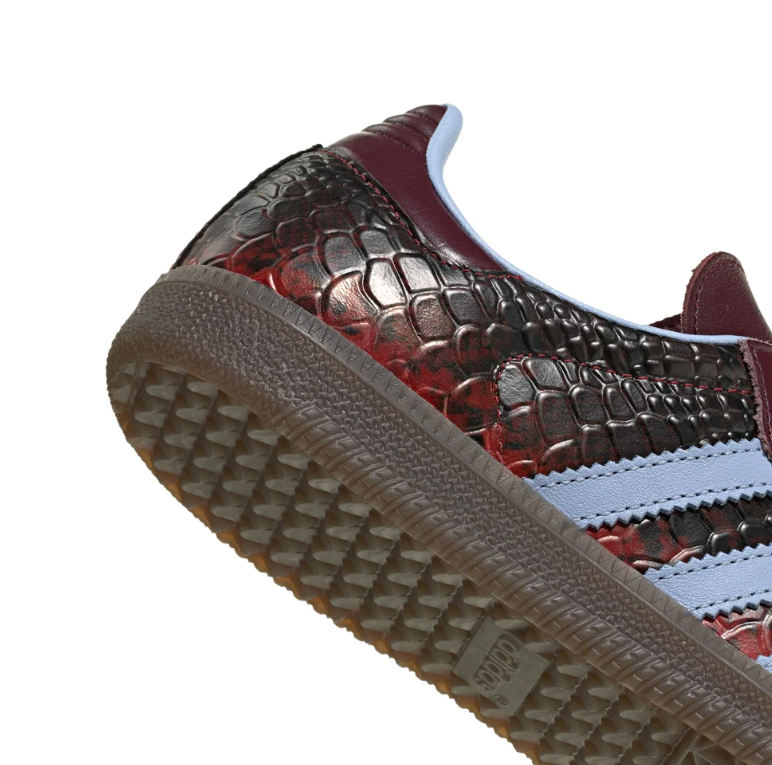 Croc-Effect Low-Top Sneakers – Burgundy & Light Blue