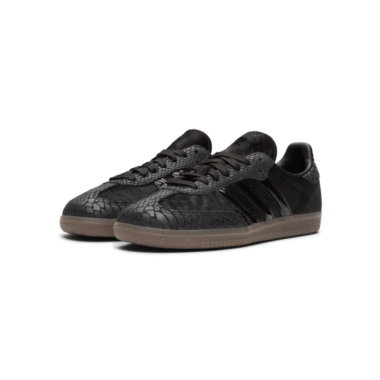 Textured Low-Top Sneakers – Black with Glossy Stripes & Brown Sole