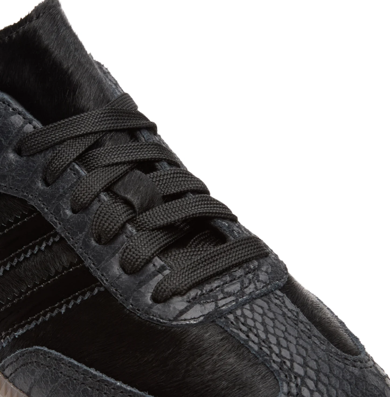 Textured Low-Top Sneakers – Black with Glossy Stripes & Brown Sole