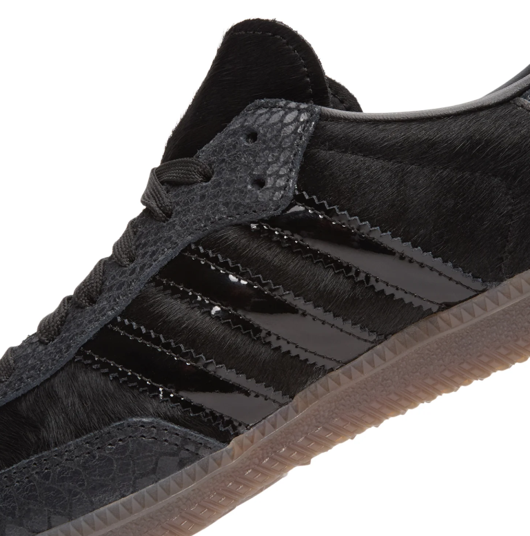 Textured Low-Top Sneakers – Black with Glossy Stripes & Brown Sole